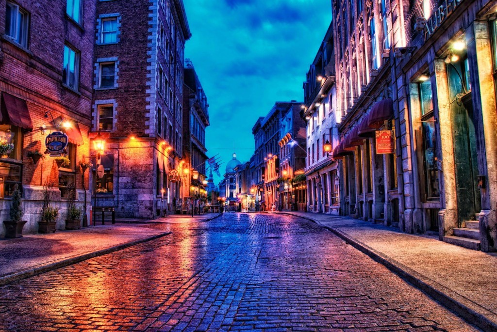 Stay ten minutes away from Old Montreal