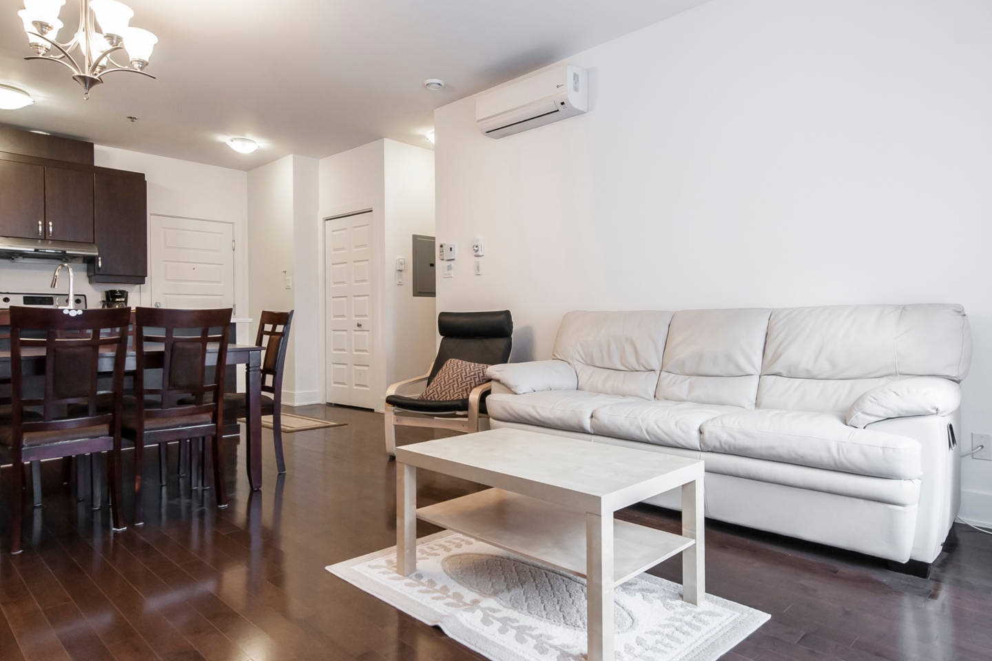 montrealcondorentaldowntownsofa Stayhomesearch